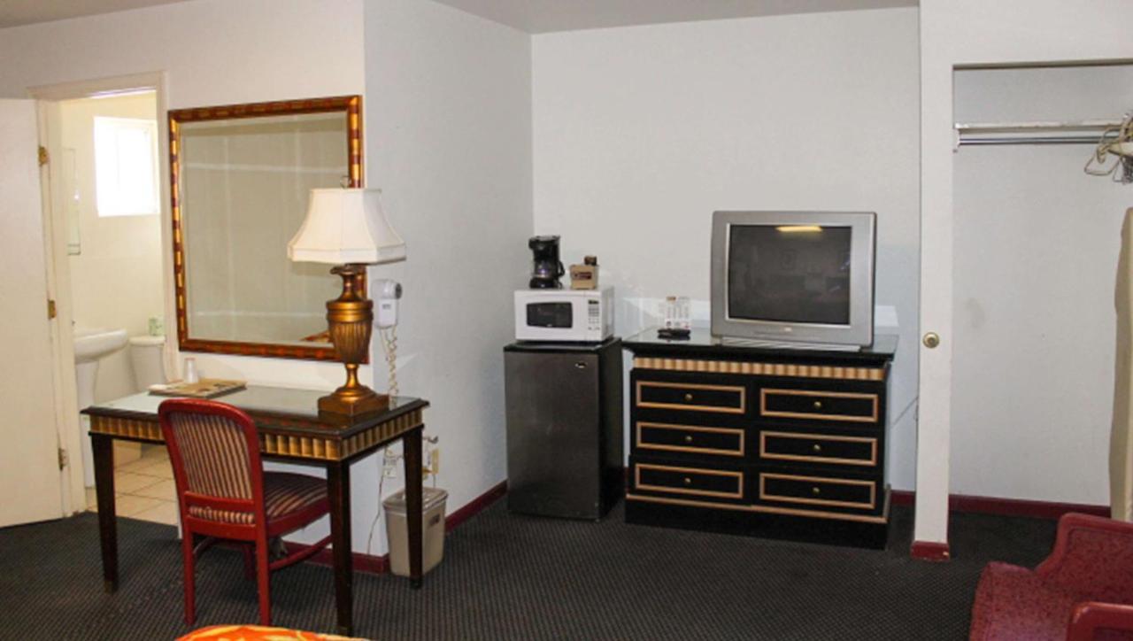 Golden Wheat Budget Host Inn Junction City Exterior foto